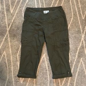 Duo Maternity Dark Green Cargo Capris M